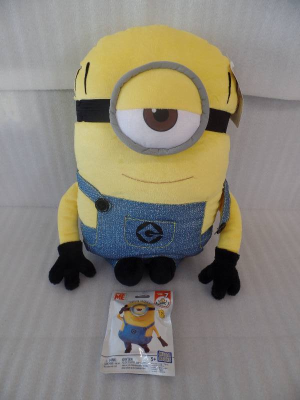 lot 21 image: Minions Plush Pillow & Mega Blocks