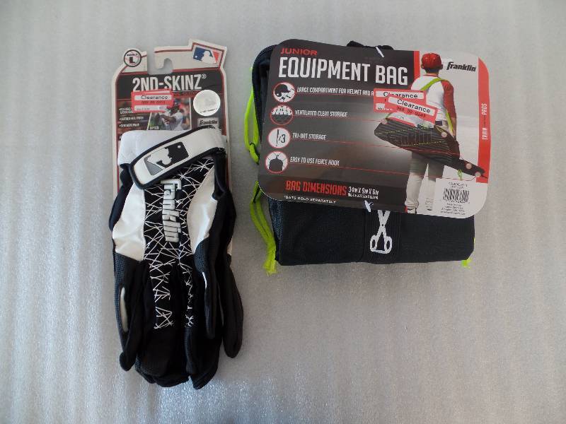 lot 24 image: Franklin Batting gloves & equipment bag