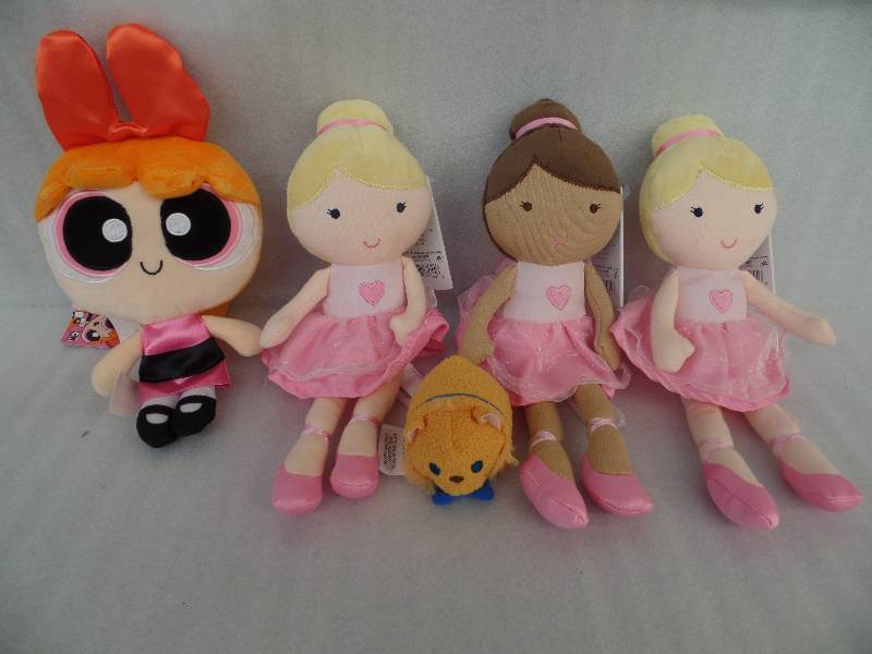 lot 44 image: Plush Toys