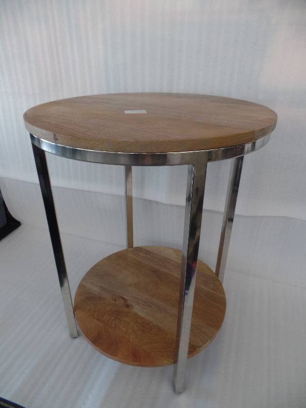lot 75 image: End Table