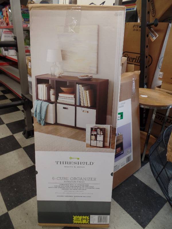 lot 89 image: 6-Cube Organizer Shelf