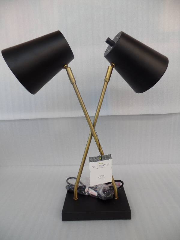 lot 90 image: Lamp