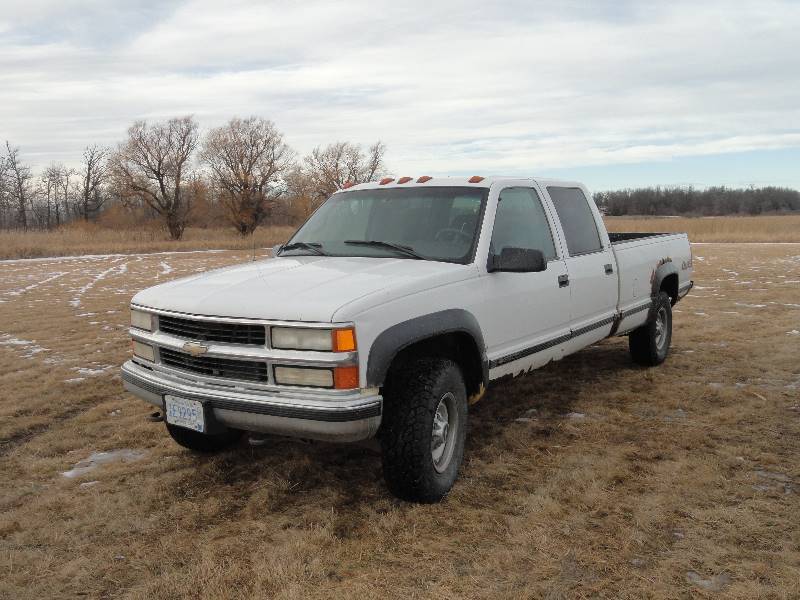 lot 3 image: 1999 Chevy K3500 1 ton