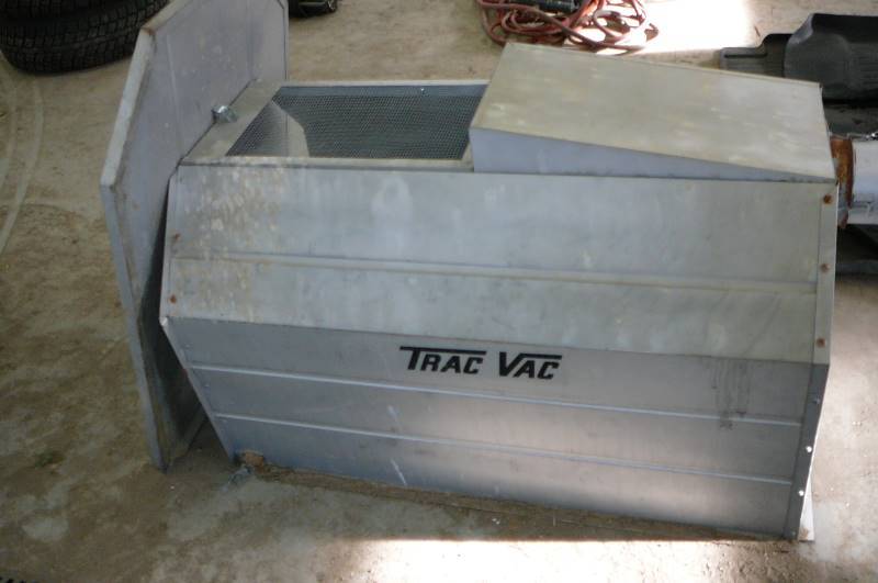 lot 11 image: Trac Vac for 10cuft yard trailer