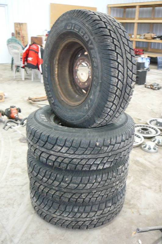 lot 13 image: 4 -Cooper Discover Atr Tires