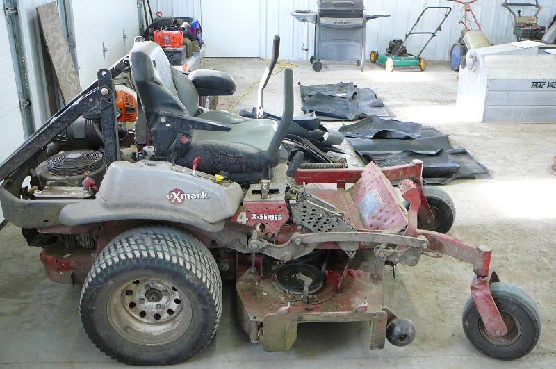 lot 16 image: Exmark x Series 4 Laxer z Mower