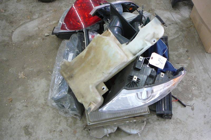 lot 34 image: Headlights, Park lights, Tail light, Mirrors