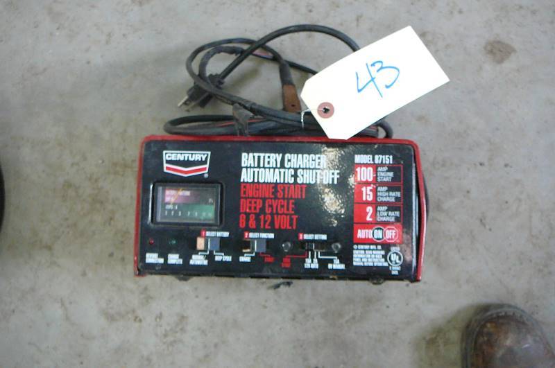 lot 43 image: Century Battery Charger