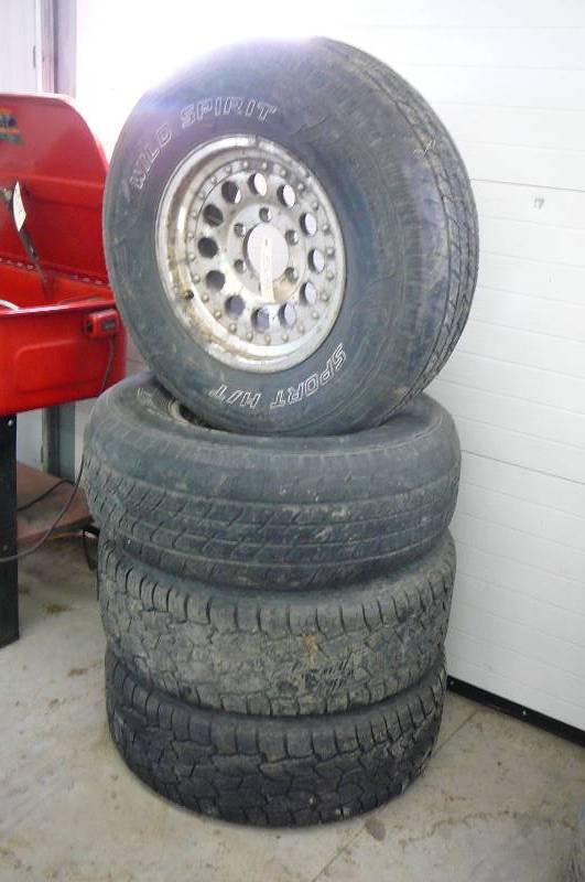 lot 53 image: Wheels & Tires