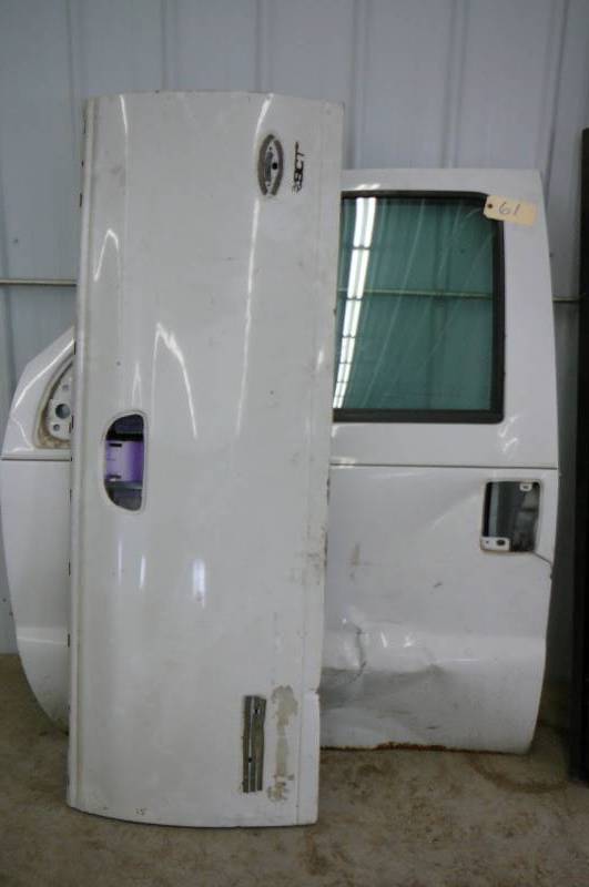 lot 61 image: Ford Door  Tailgate Shell