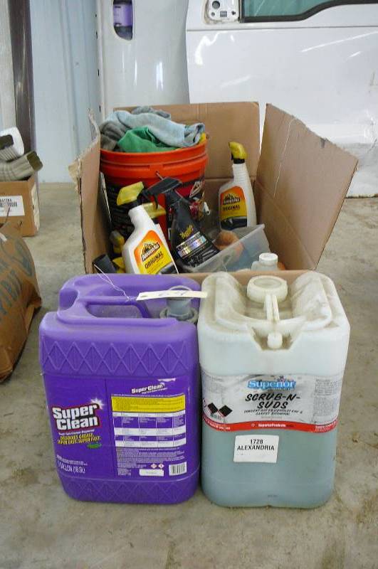 lot 64 image: Car Detailing items