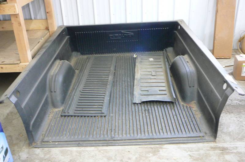 lot 72 image: Chev Bed Liner