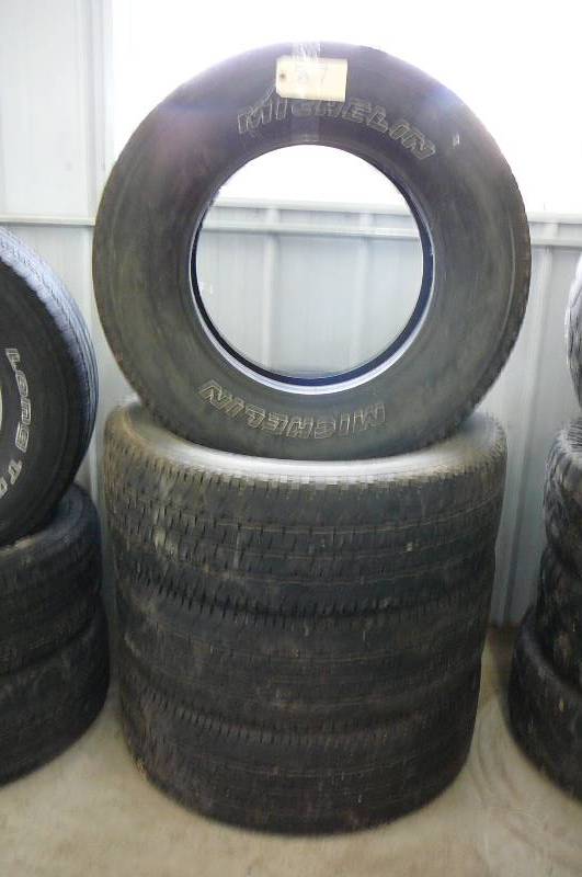 lot 87 image: Michelin Lt 27570r18