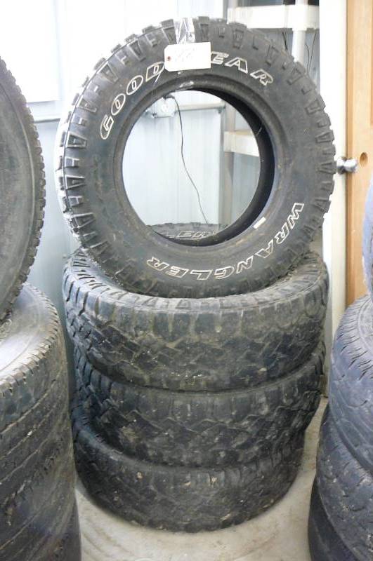 lot 88 image: Goodyear Wrangler 26570r17