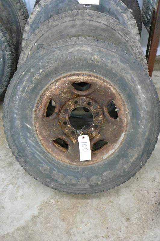 lot 100 image: Firestone 24575r16