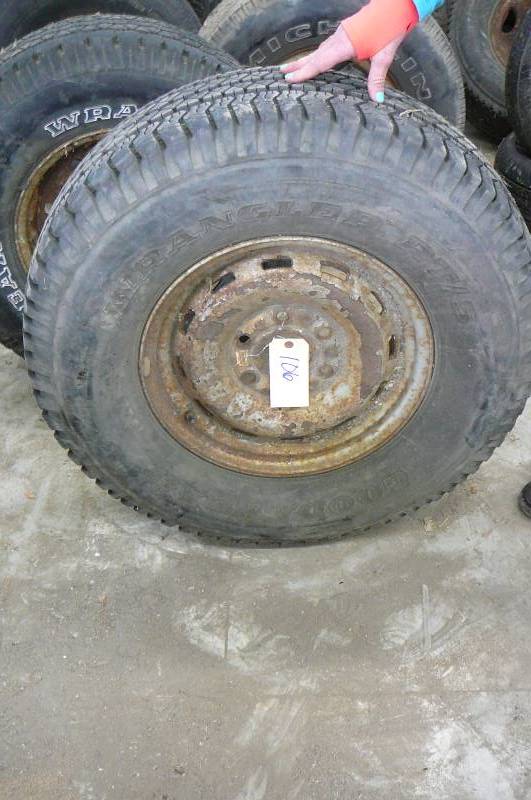 lot 106 image: Goodyear 26575r16