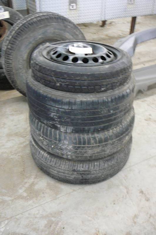 lot 108 image: Lot of 4 tires