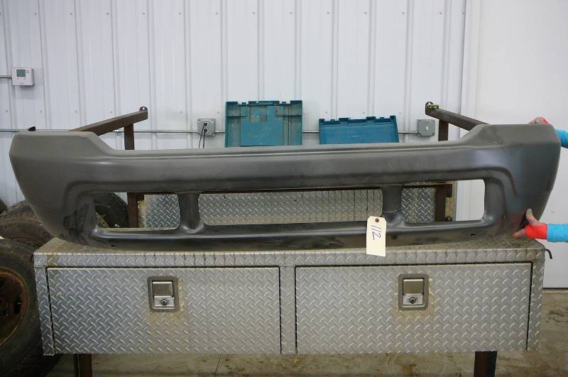 lot 112 image: Front bumper bar