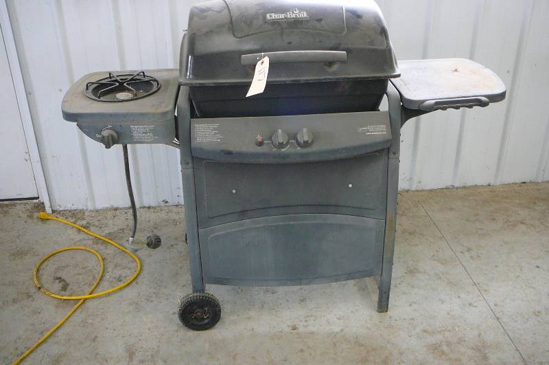 lot 117 image: Char Broil Used Grill