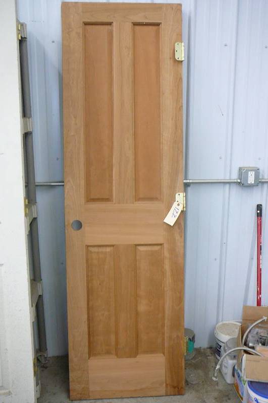 lot 122 image: Solid wood Door with hinges
