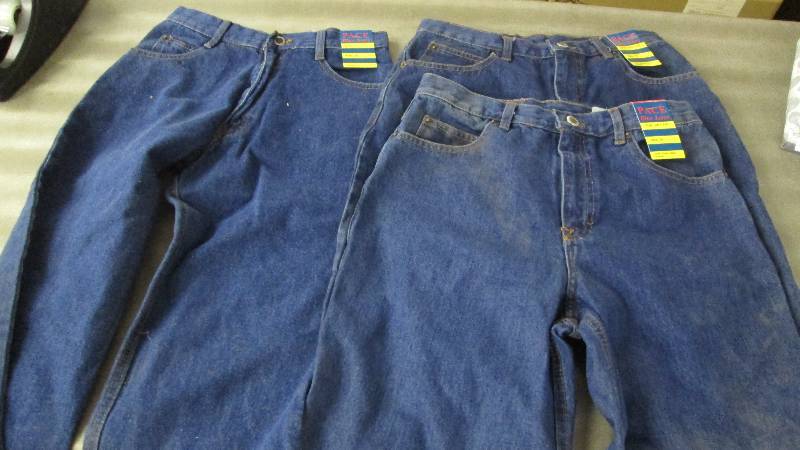 lot 22 image: 3 Pair Pace Girls Blue Jeans 2- Siz...
