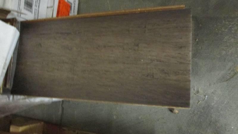 lot 77 image: 7 Cases Home Decorators Collection ...