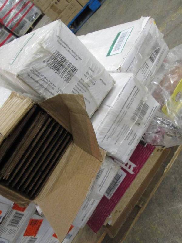 lot 150 image: 5 Cases Home Decorators Collection ...