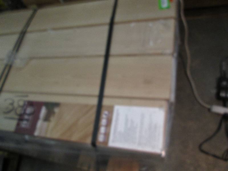 lot 171 image: 8 Cases Home Decorators Collection ...