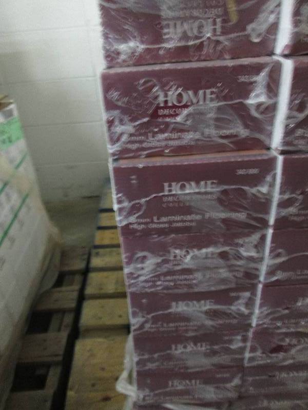 lot 183 image: 10 Cases Home Decorators Collection...