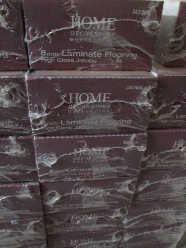 lot 186 image: 10 Cases Home Decorators Collection...