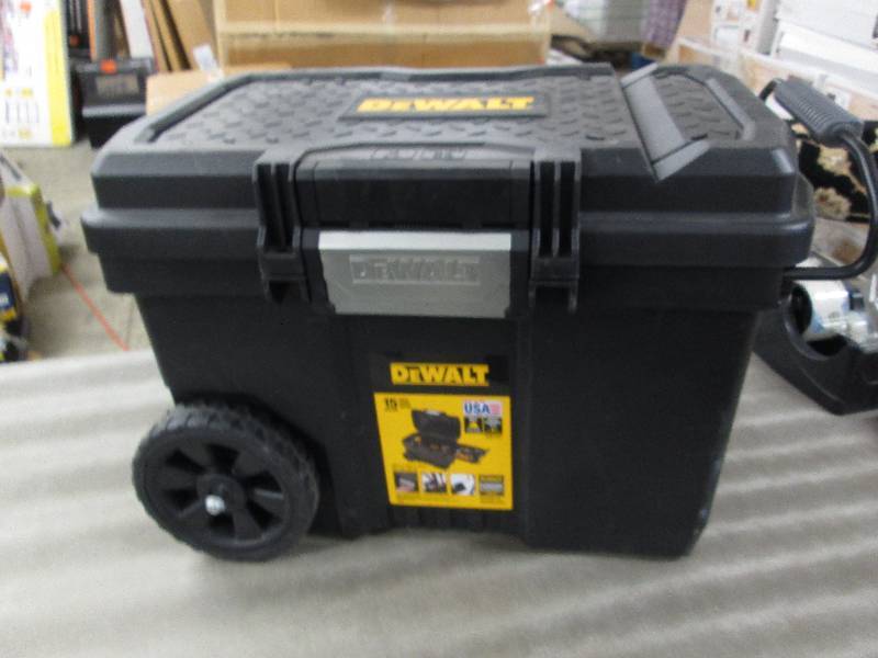 lot 228 image: Stanley 24 in. 17 Gal. Mobile Tool ...