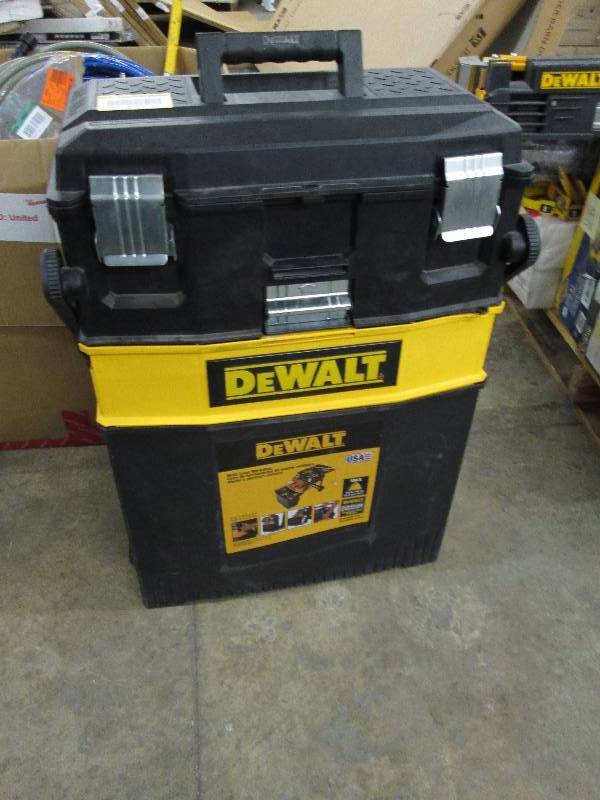 lot 229 image: Dewalt 16 in. 4-in-1 Cantilever Too...