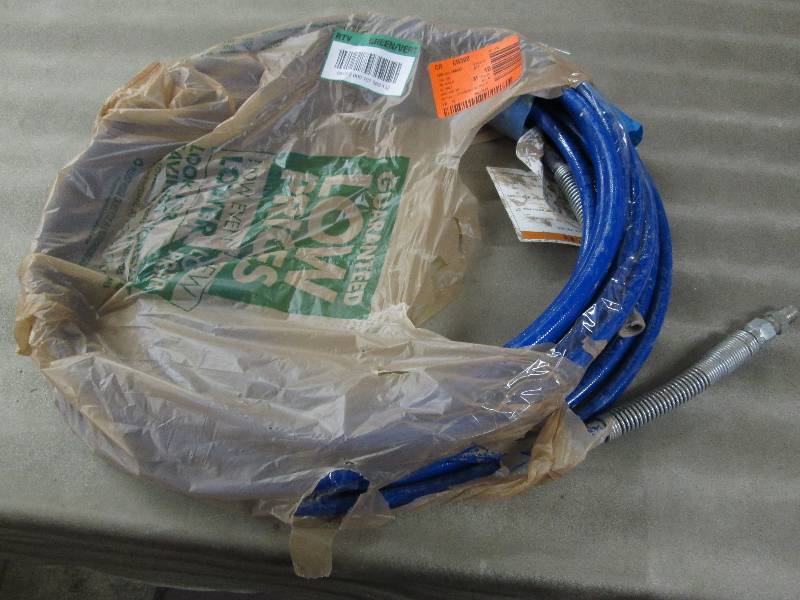 lot 238 image: Graco Magnum 50 ft. x 14 in. Airle...