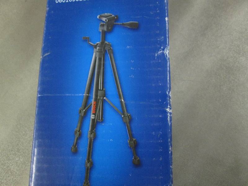 lot 242 image: Bosch Compact Tripod with Extendabl...