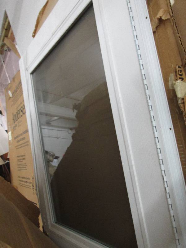 lot 265 image: Emco 36 in. x 80 in. 300 Series Whi...