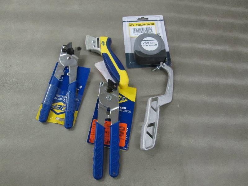 lot 282 image: 3 Tiling Tools, 25 ft Tape Measure...