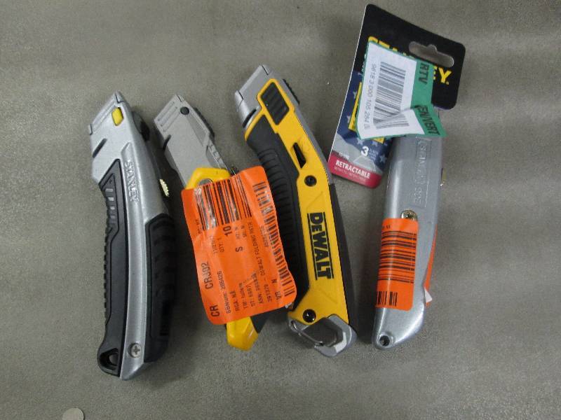 lot 284 image: 4 Stanley & Dewalt Utility Knives-m...