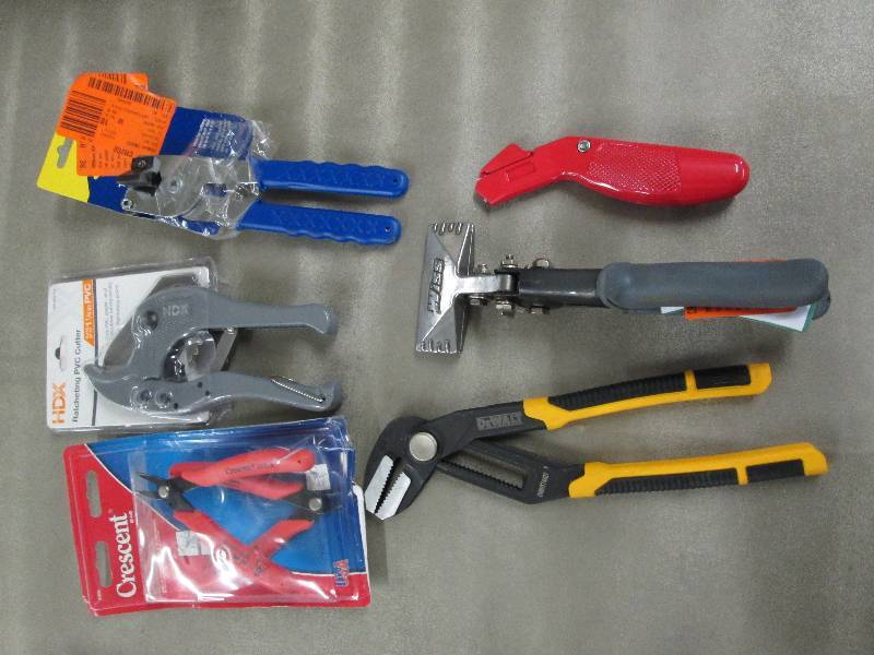 lot 304 image: Assorted Tools -see images...