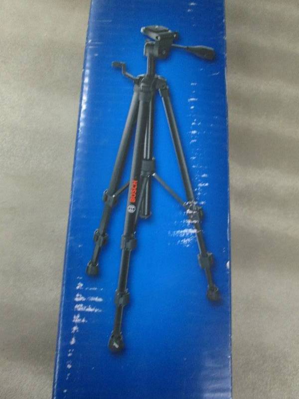 lot 311 image: Bosch Compact Tripod with Extendabl...