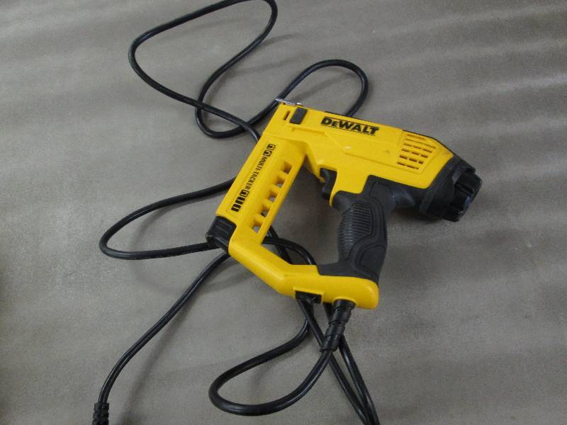 lot 331 image: Dewalt 5 in 1 Multi-Tacker Stapler ...