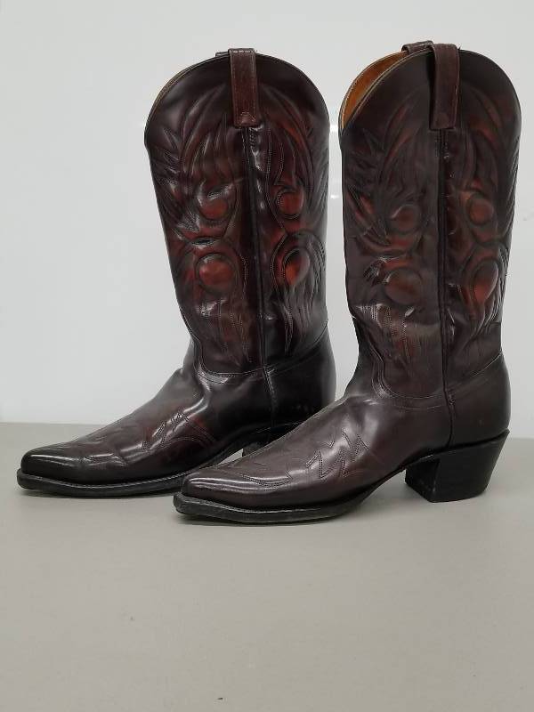 lot 20 image: NICE LEATHER BOOTS