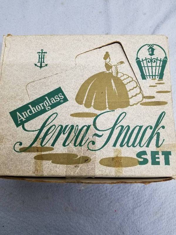 lot 25 image: ANCHORGLASS SERVE  A SNACK VINTAGE SET