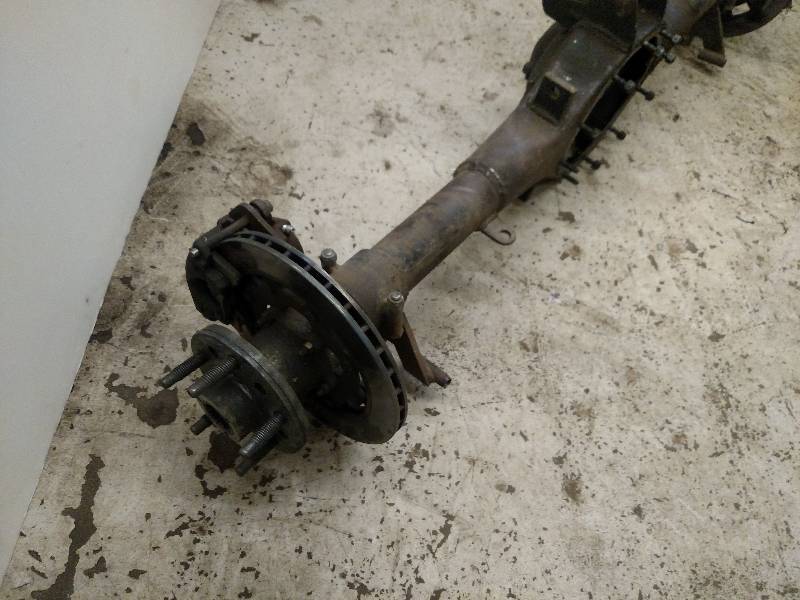lot 4 image: 9 Ford Housing, Floater with Colem...