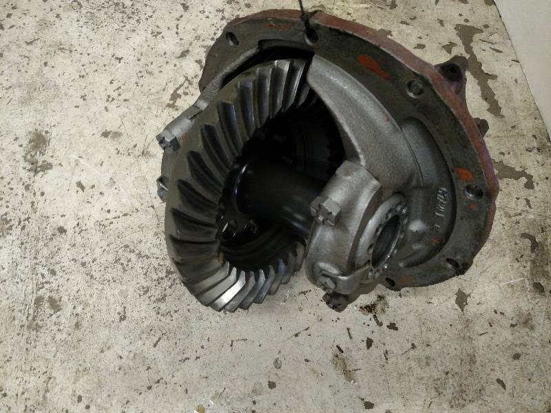 lot 10 image: 9 Ford Gears, 31 Spline, 5.671 Ra...