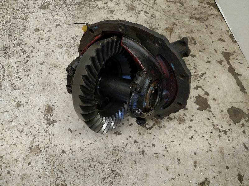 lot 11 image: 9 Ford Gears, 31 Spline, 6.001 Ra...