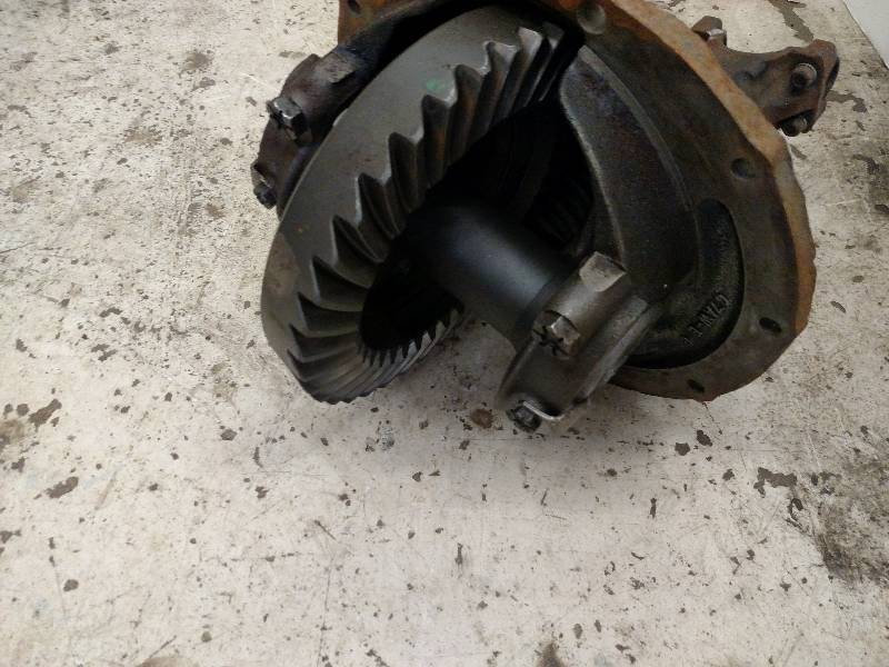 lot 13 image: 9 Ford Gears, 31 Spline, 5.431 Ra...