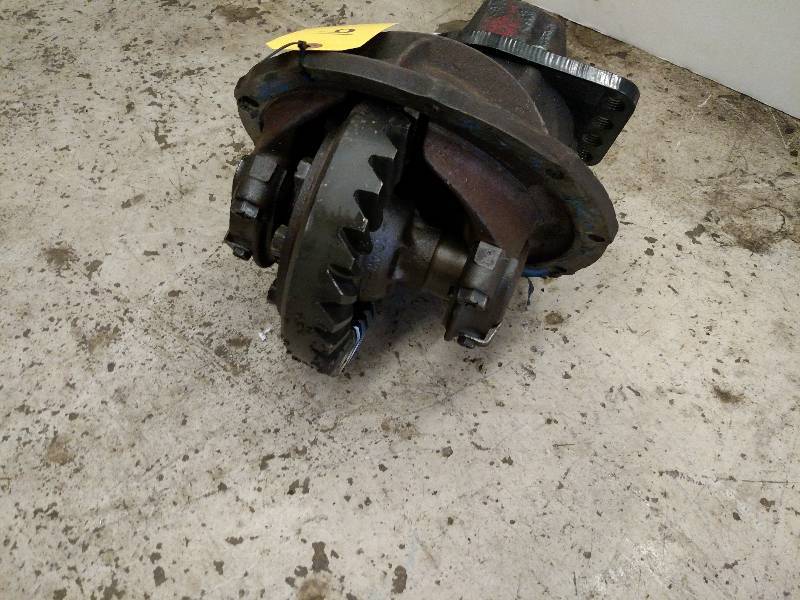 lot 16 image: 9 Ford Gears, 31 Spline, 6.001 Ra...