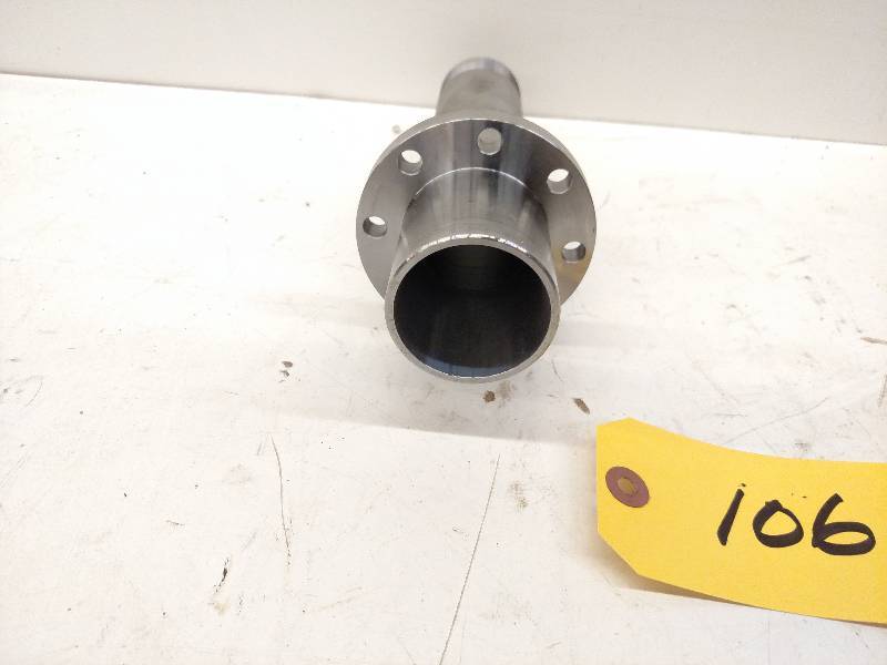 lot 106 image: W-5 Bolt in Axle Snout
