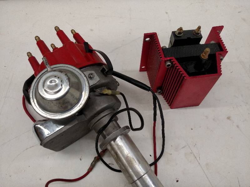 lot 328 image: SBC Distributor & Coil...