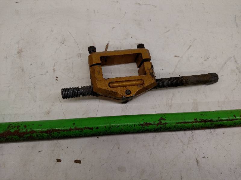 lot 338 image: 1 14 Tubular Sway Bar with Clamp-...